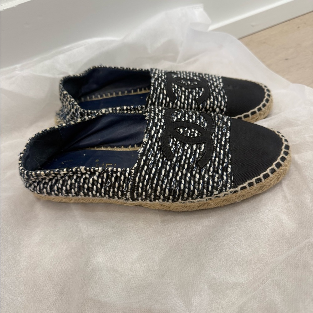 Chanel 2023 Interlocking CC Logo Espadrilles
Women's Size: 8 | IT 38